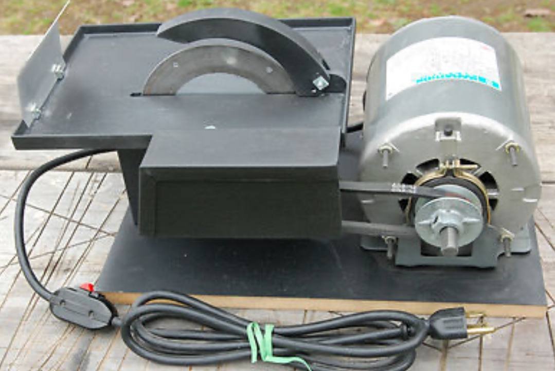 ROCK RASCAL 6" TRIM SAW IN EXCELLENT CONDITION