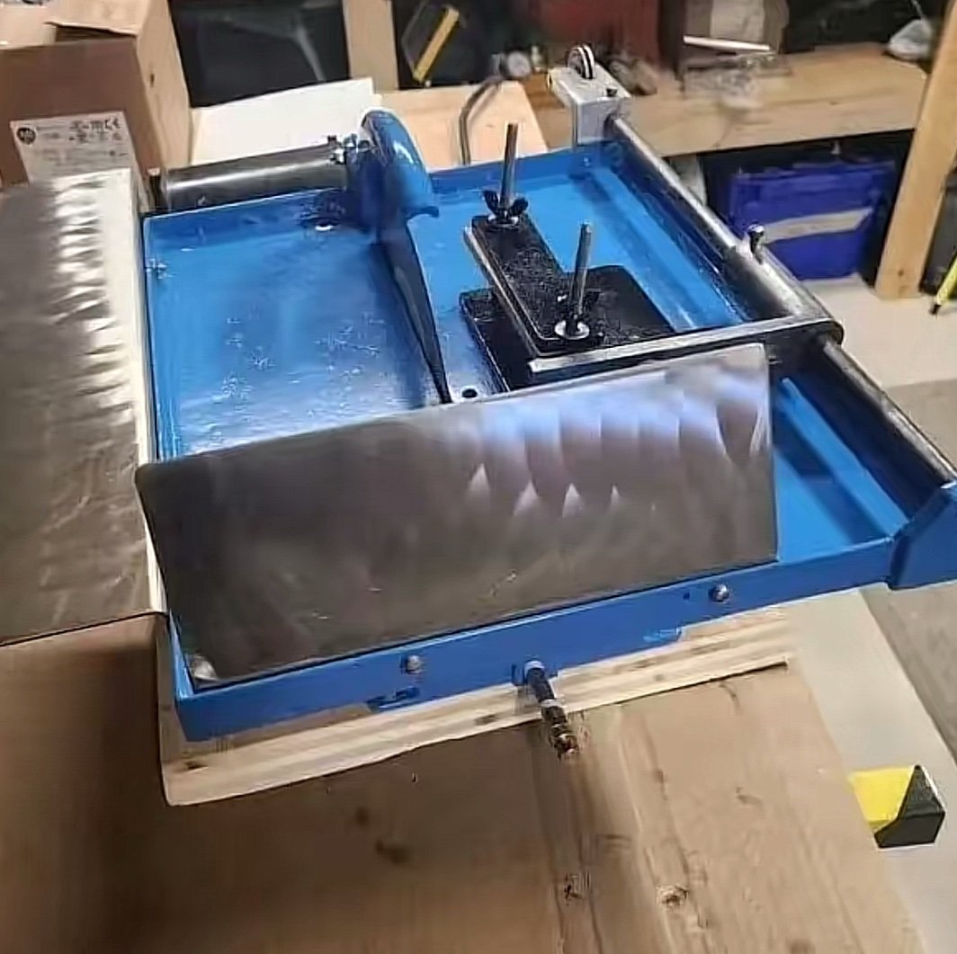 Emerald Cutter 8" Lapidary Saw -Precision & Power Combined! - Image 4