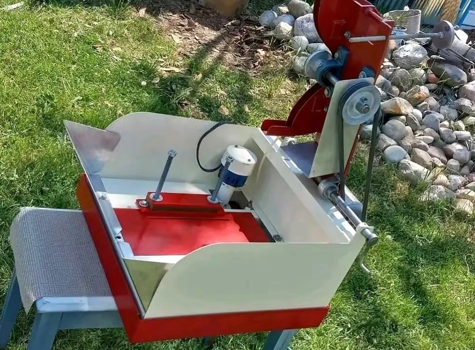 RockMaster 14" Lapidary Drop Saw - Ultimate Cutting Power! - Image 8